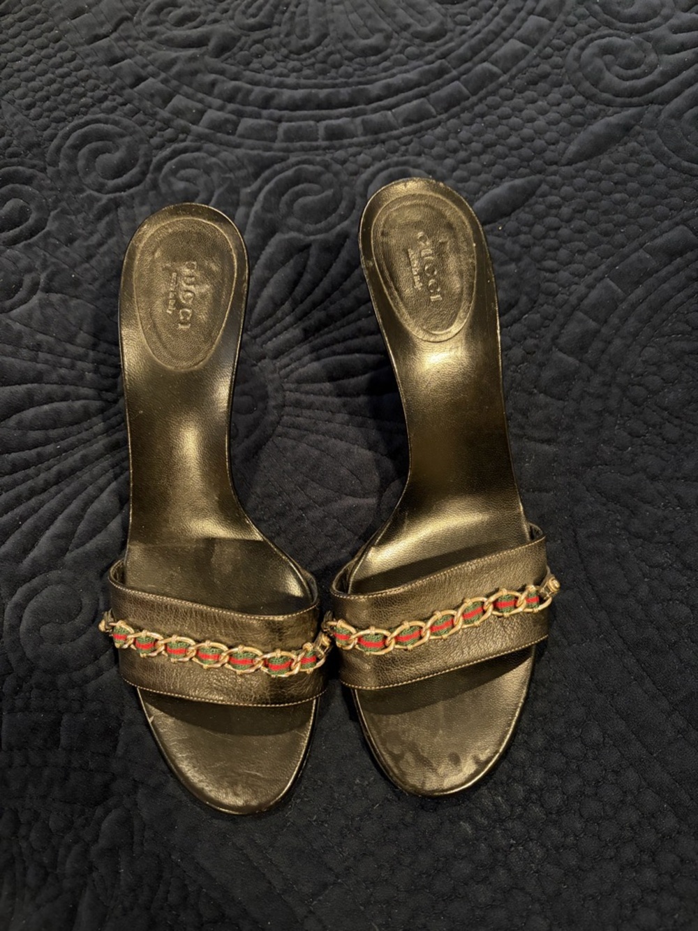 Gucci Black Leather Heeled Slides with Red-Green Chain Detail